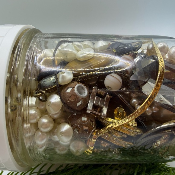 Elegant Pearl and Gold Jewelry Jar 🏺 Collection - Picture 15 of 17